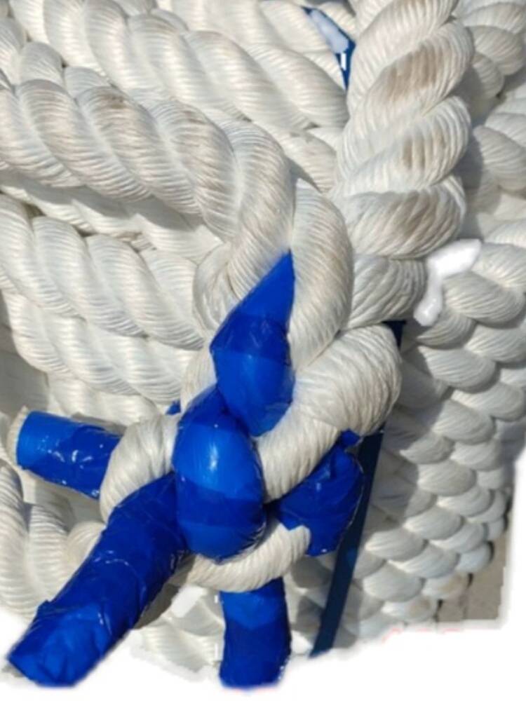 A three-hulled boat with a cable line to grind and a tanyl-line anchor line to sank the yacht's fence