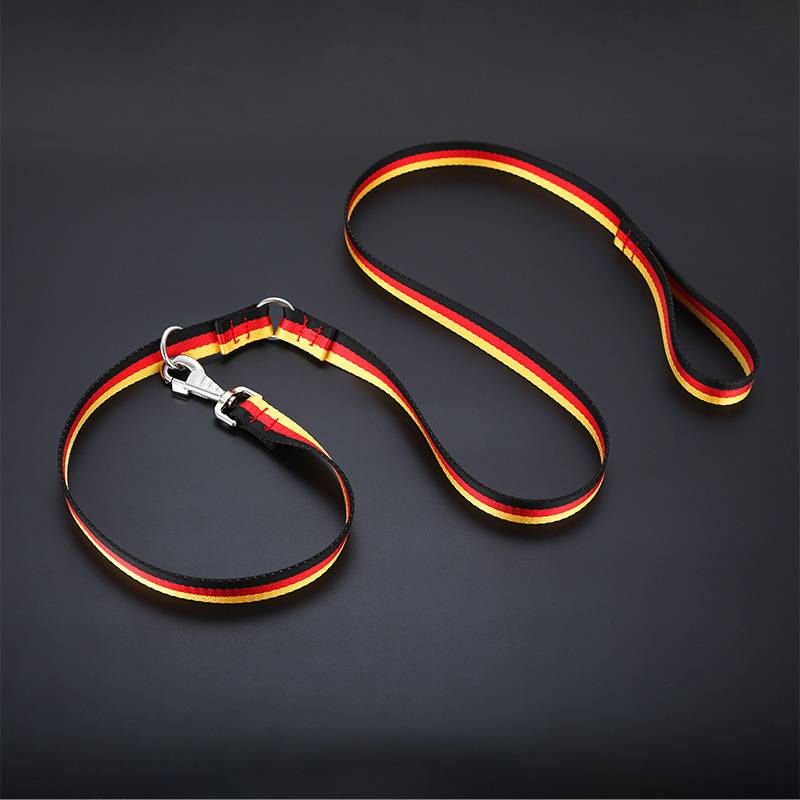 The three colours of the dog rope used by the horse dog to pull the rope trigger the large dog chain with the Chinese cotton cloth tow