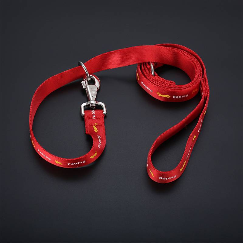 The three colours of the dog rope used by the horse dog to pull the rope trigger the large dog chain with the Chinese cotton cloth tow