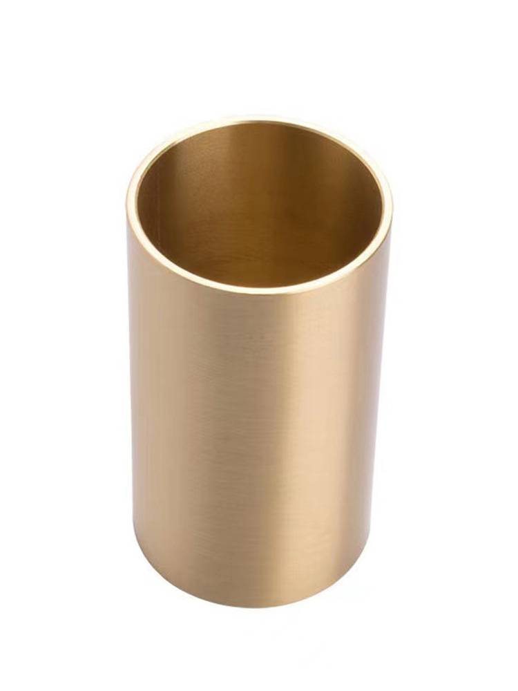 The head of the Taiji Staff accessors popper Copper stands straight between hip-hops