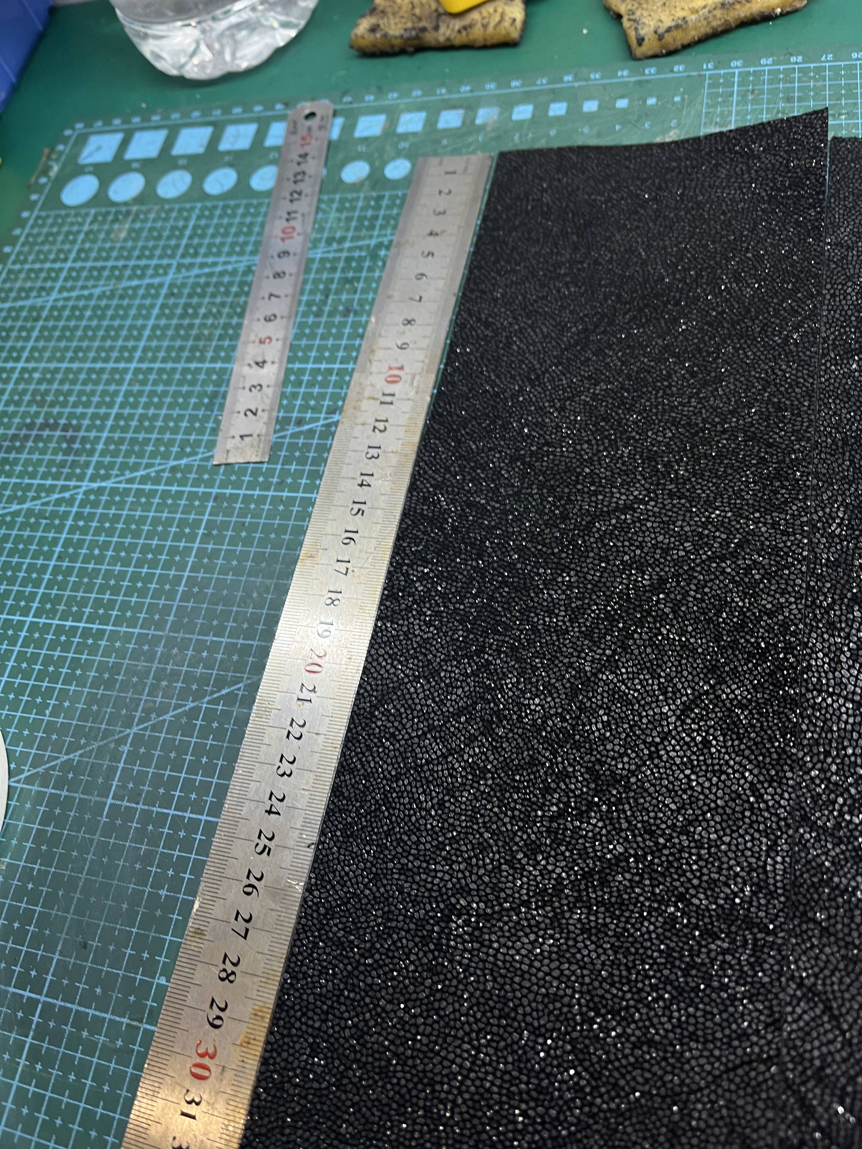 Extend and thickened the head layer of golden pork skin black size 32*10.5, can be selected in length, 0.8 thickness