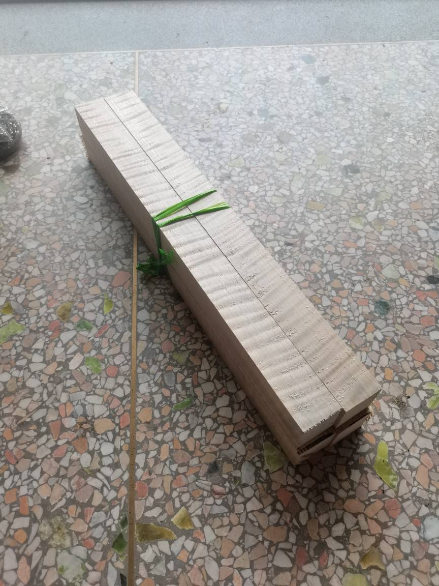 The club material Canadian tiger pattern maple maple maple bird eye maple eye maple maple shaped the front limbs size can be customized