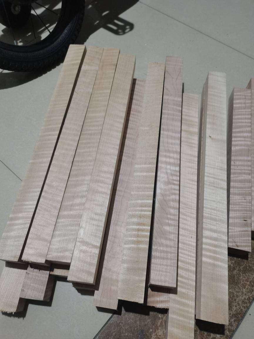 The club material Canadian tiger pattern maple maple maple bird eye maple eye maple maple shaped the front limbs size can be customized