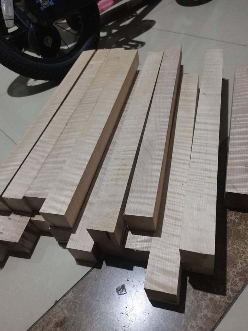 The club material Canadian tiger pattern maple maple maple bird eye maple eye maple maple shaped the front limbs size can be customized