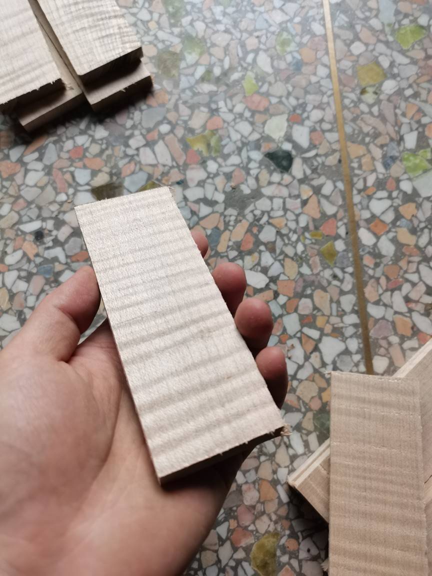 a tiara-free 1x4x12cm