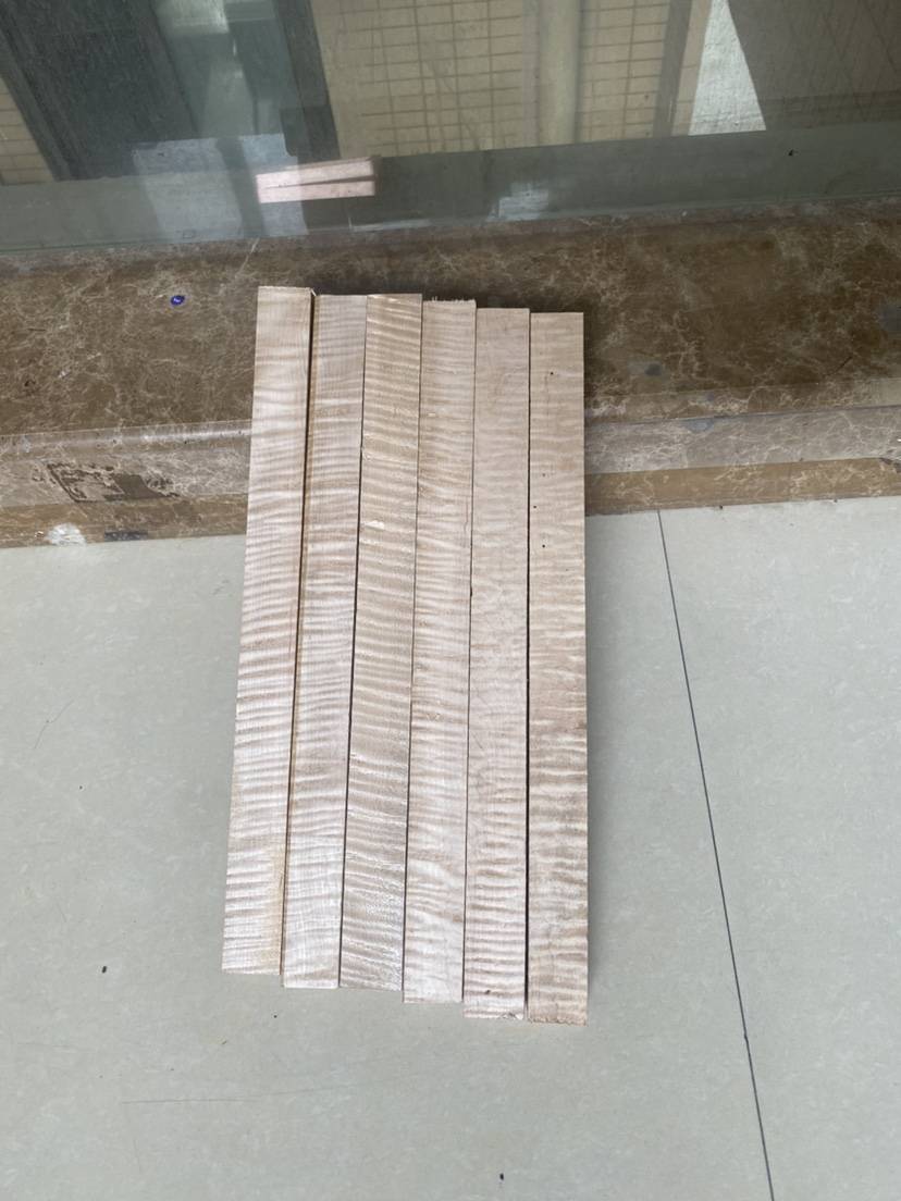 35 × 35 × 450mm (millimeter) tiger pattern maple & bird's eye maple & bird eye maple table club