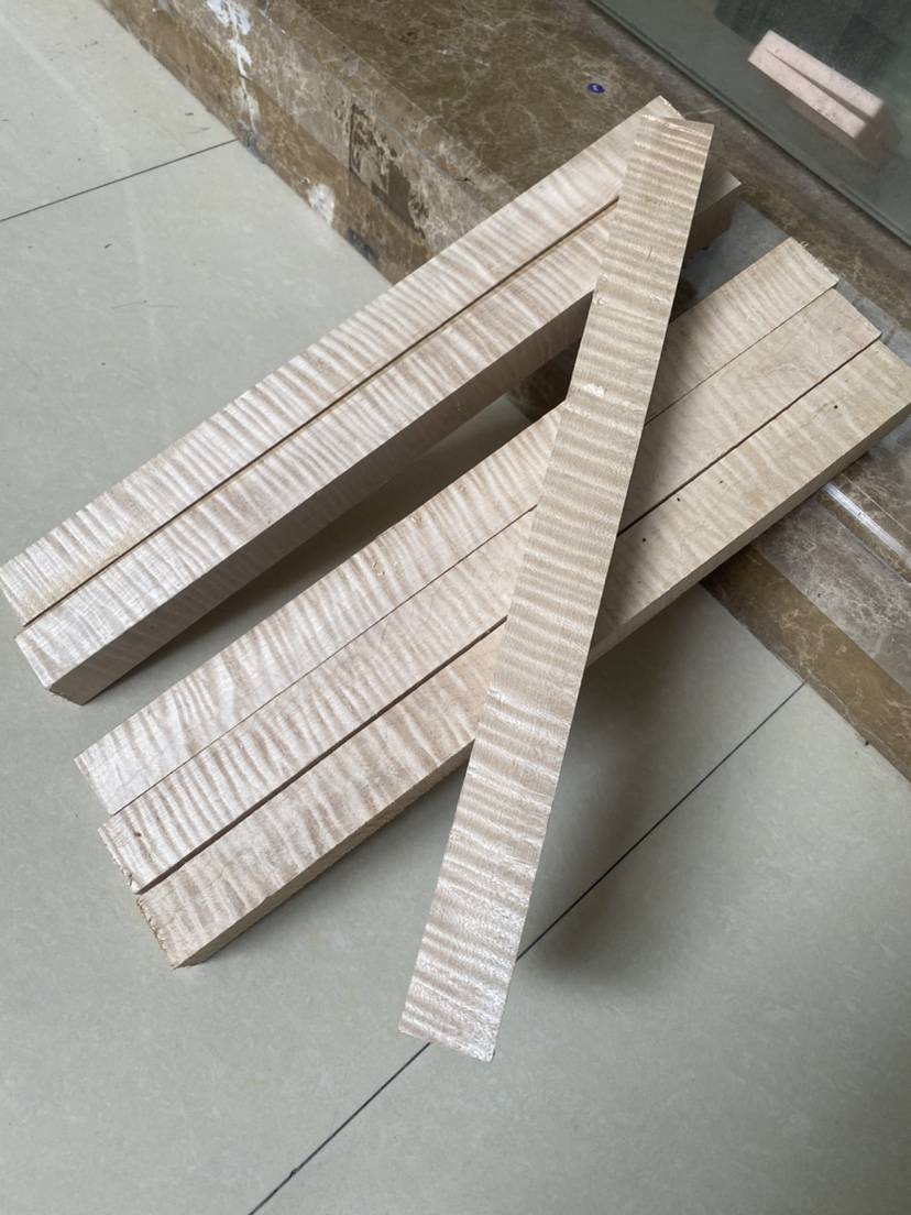 35 × 35 × 450mm (millimeter) tiger pattern maple & bird's eye maple & bird eye maple table club