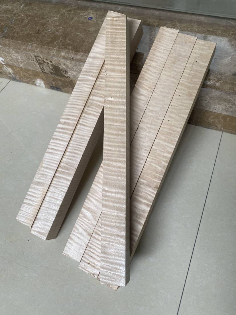 35 × 35 × 450mm (millimeter) tiger pattern maple & bird's eye maple & bird eye maple table club