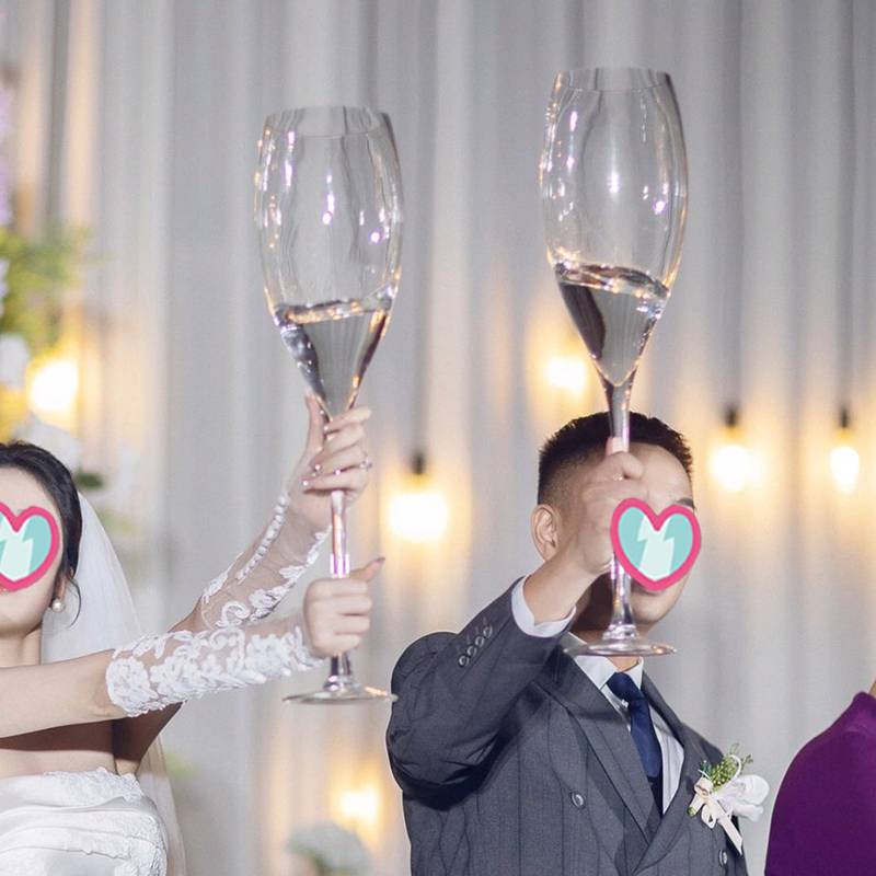 big wedding to a 60cm tall