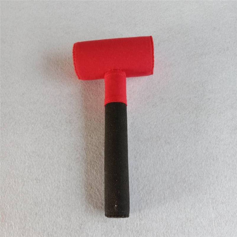 the red hammer is 20 cm long