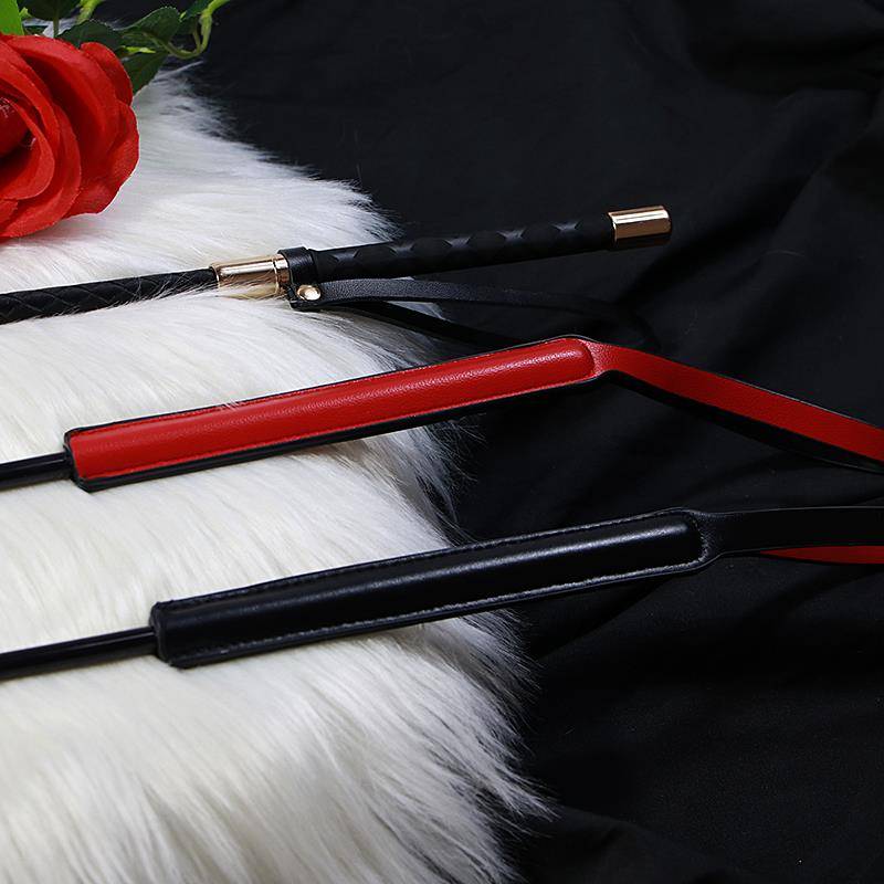 Little leather whip SP Equestrian equipment training dog short whip leather shooting tool artifact artifact sound whip dance film and television props
