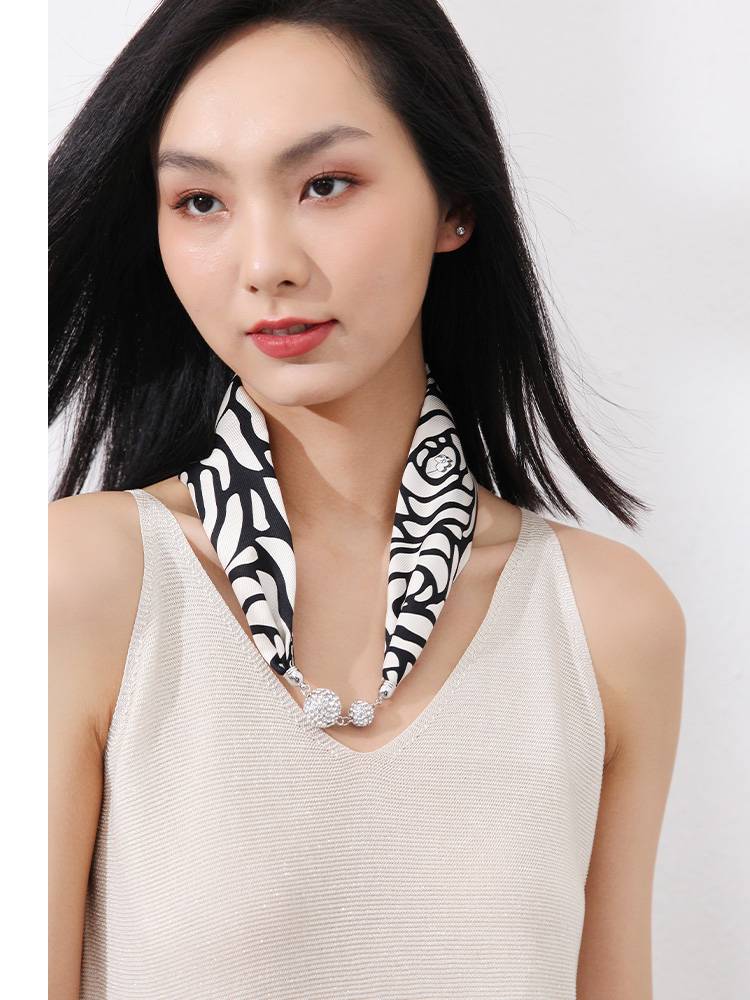 Magnetic buckle silk scarf, small magnetic buckle 2024 new funds chain neck decoration summer thin, neck, neck, neck, summer