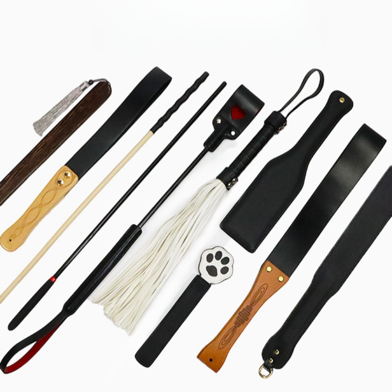 Small circle props training leather shooting vine torrent whip ringing ruler slap board long leather whip split whip storage bag.