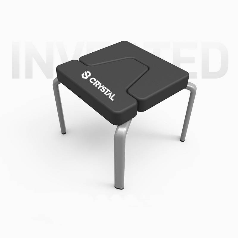 The classic black-and-one shelf with a thick leather mattress