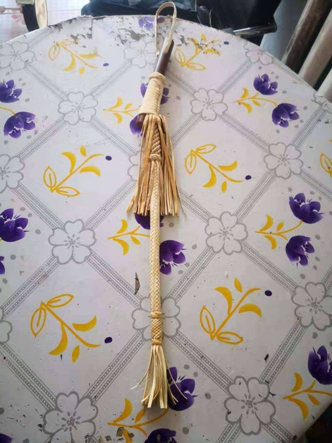 70 cm length, 16 lashes, lashes
