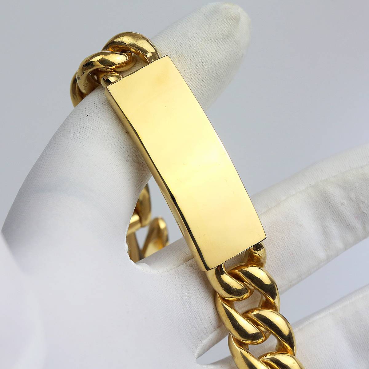The Wild Horses Manor is a good art-style 22-K gold with vc diamonds