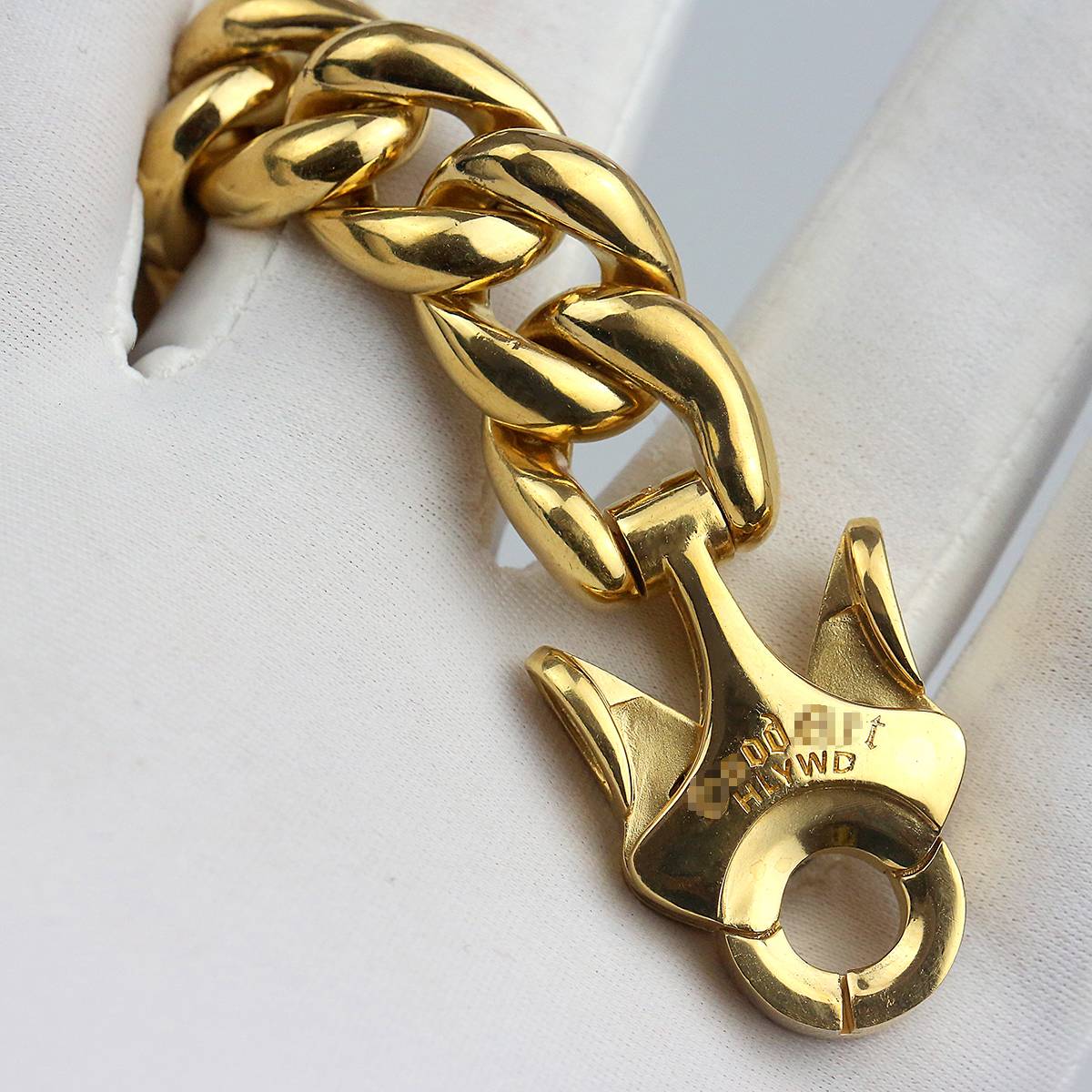 The Wild Horses Manor is a good art-style 22-K gold with vc diamonds
