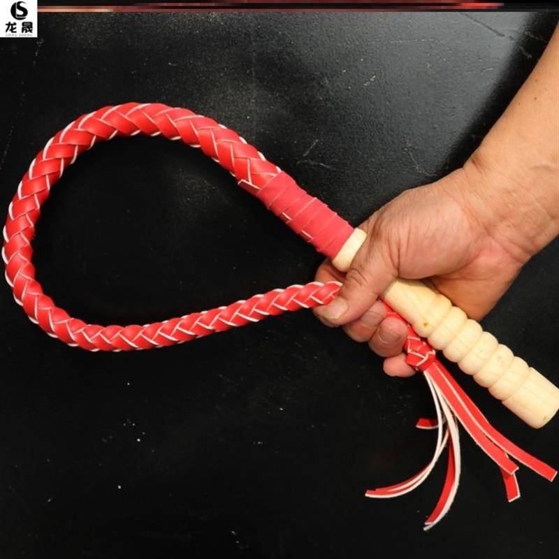 70 centimeters of red, pure-fowl whips