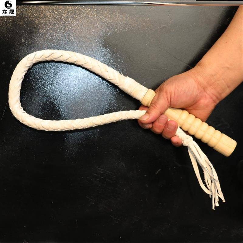 80 centimeters of white, pure oxen lashes, wood handle