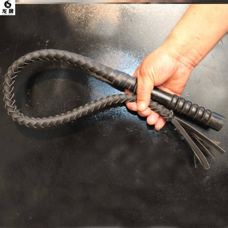 80 centimeters of black, pure oxen whips, wood handles