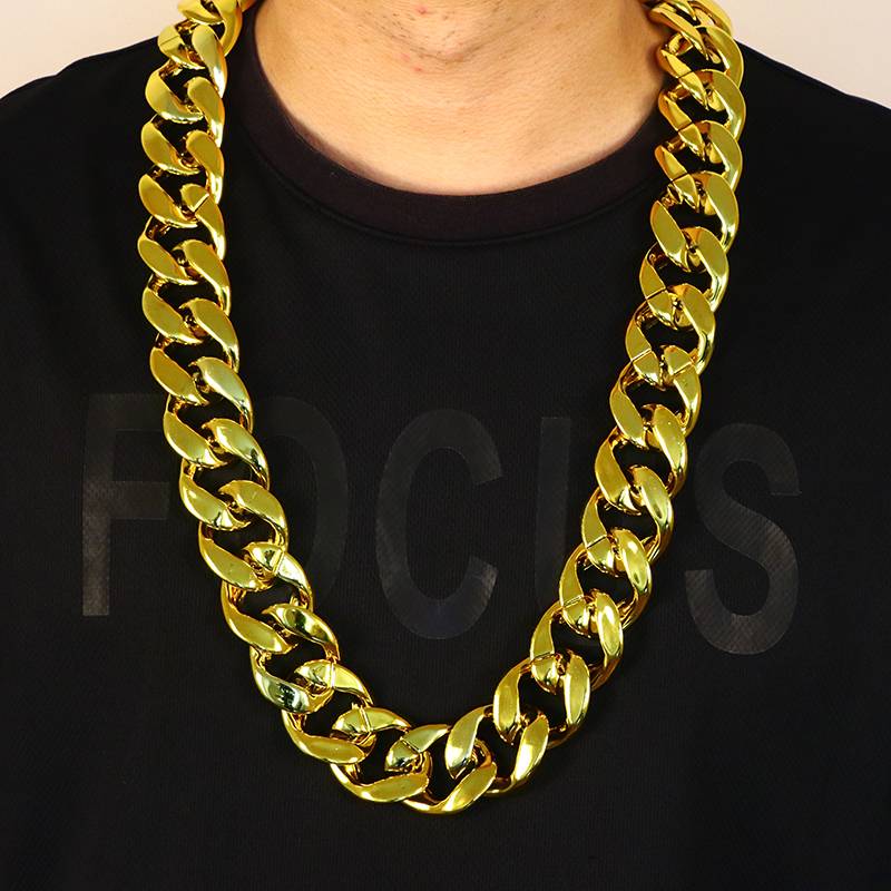 90 centimeters of supercoarse gold necklace