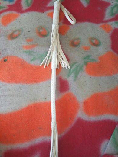 Cowhide horse whip whip tuning whip strong, durable black and white two -color piston horses horses horsetle piston