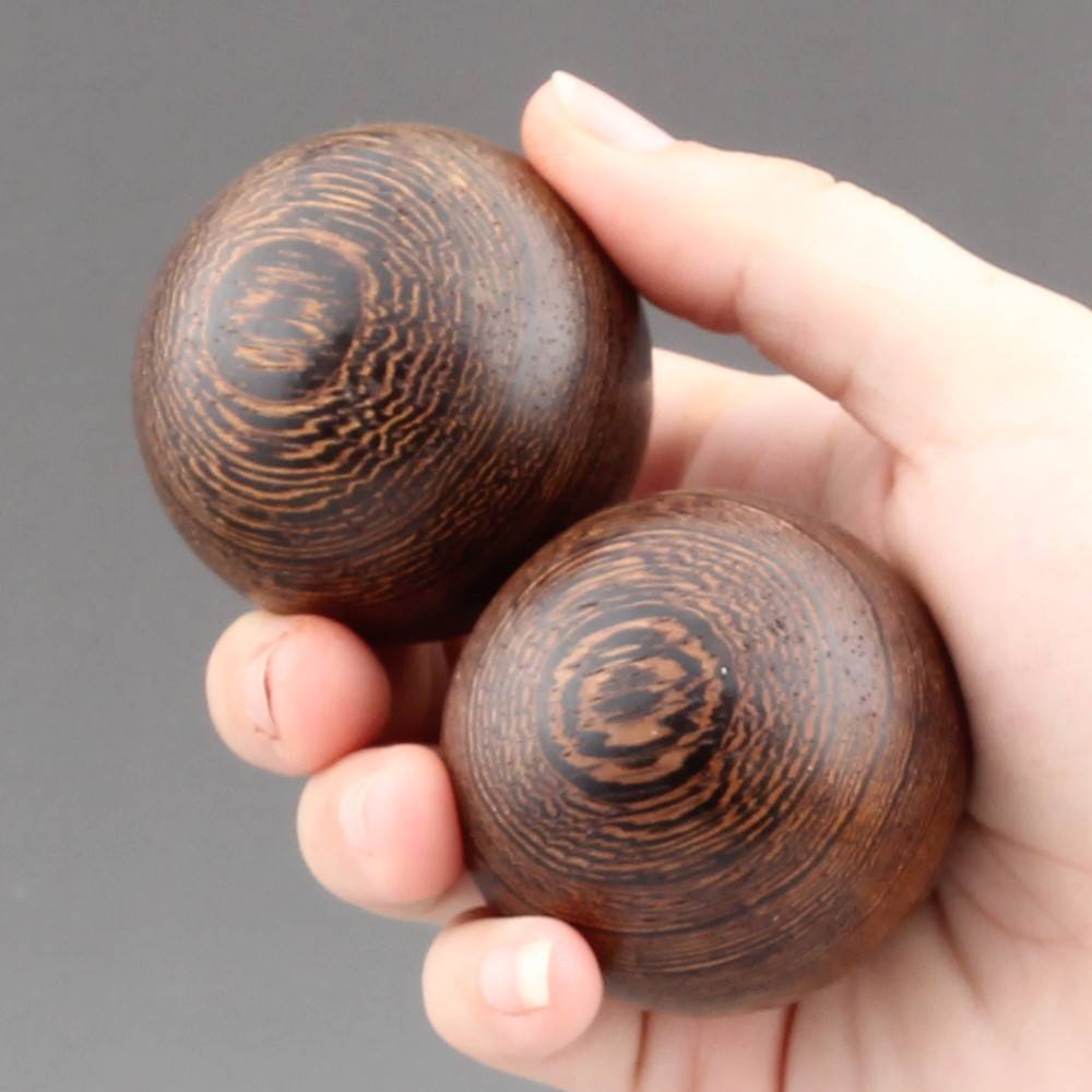 Viet Nam's Plum Pear-Silk Cave Massager is playing with the Starwood Handshake