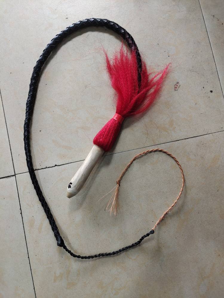 Martial arts shepherbow whip whiping whip, whip the whip, the body whip the sheep, the sheep whip, the whip unicorn whip