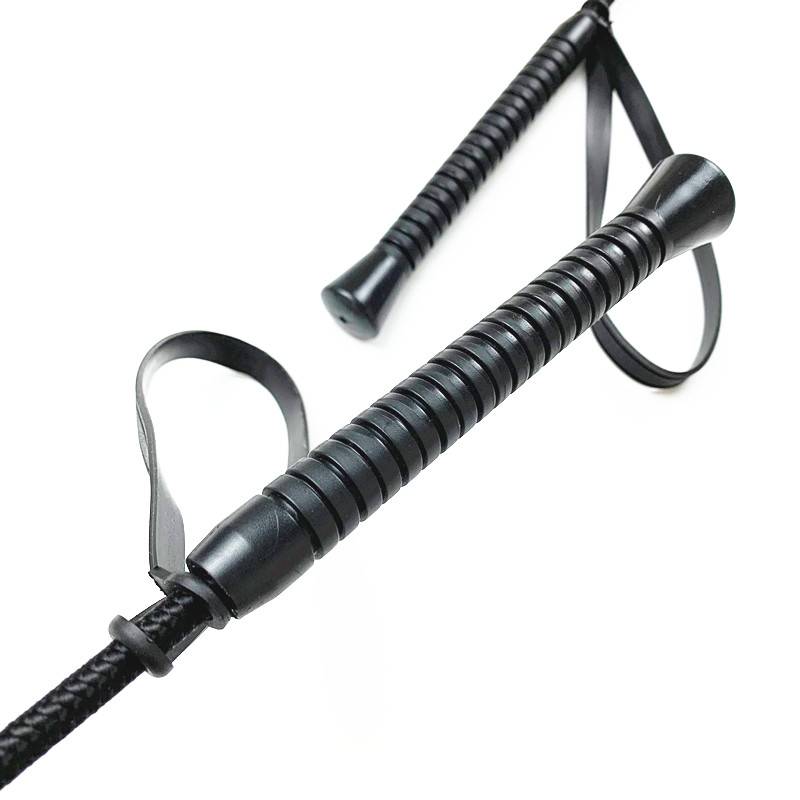 A horse's lashes, a scooter's lashes