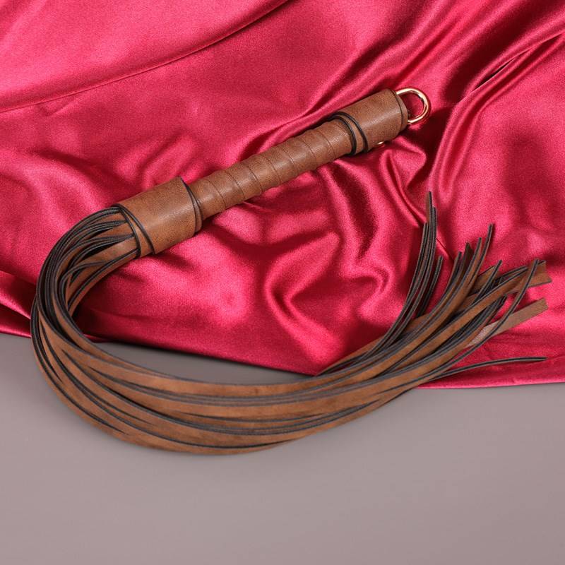 Retro Flow San C whip suit leather shoot whip, slap, leather whip leather, film and television dance props leather