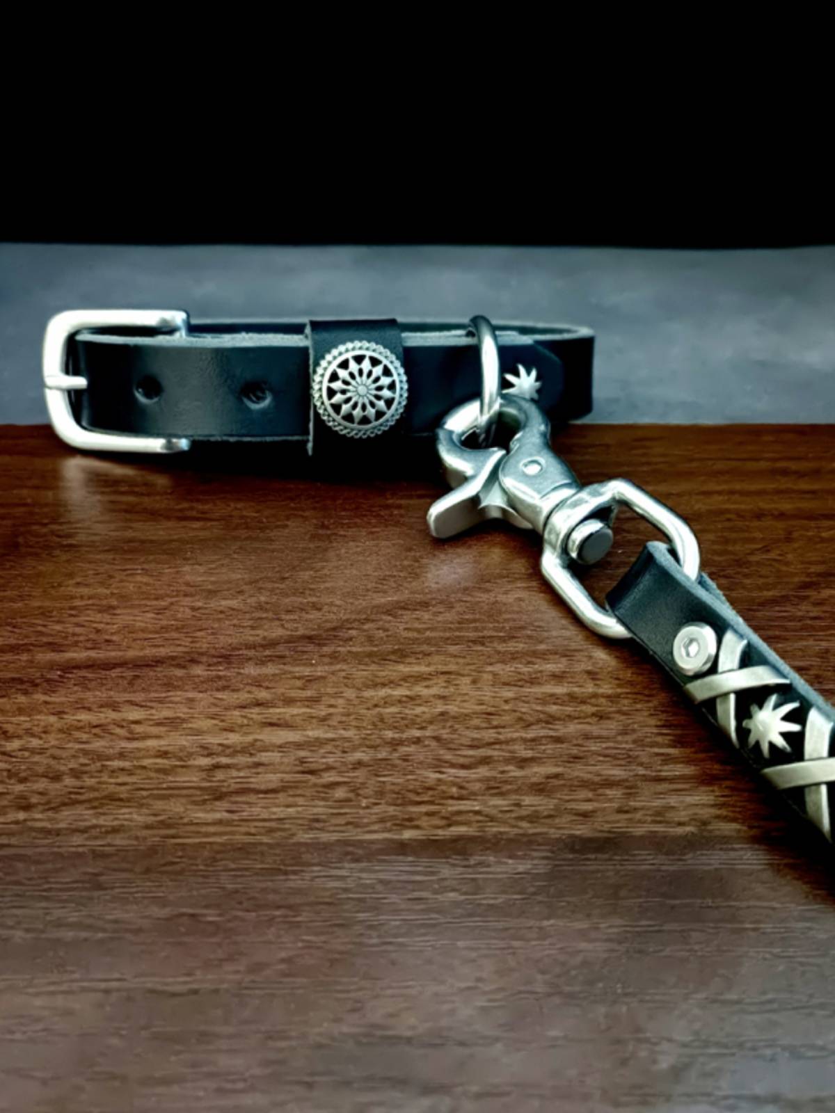 Cowhide dog collar leather walking dog neck, handmade neck rim retro neck vegetable tanned vegetable edge Musch Husky