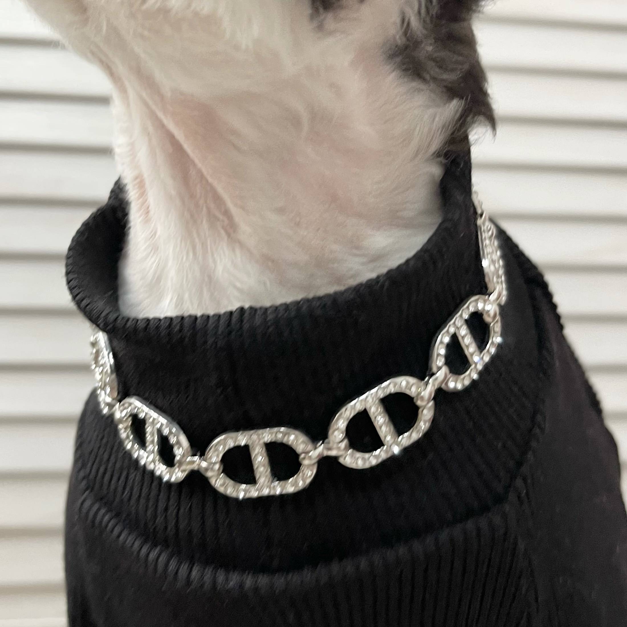 Xiaoba Tonic German Rolling Cat Necklace Mao Mao Wicking Cat Cat Trended accessories Metal alloy anti -allergic pendant