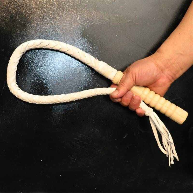 P81-1 METRE WHITE, PURE OXEN WHIPWOOD HANDLE