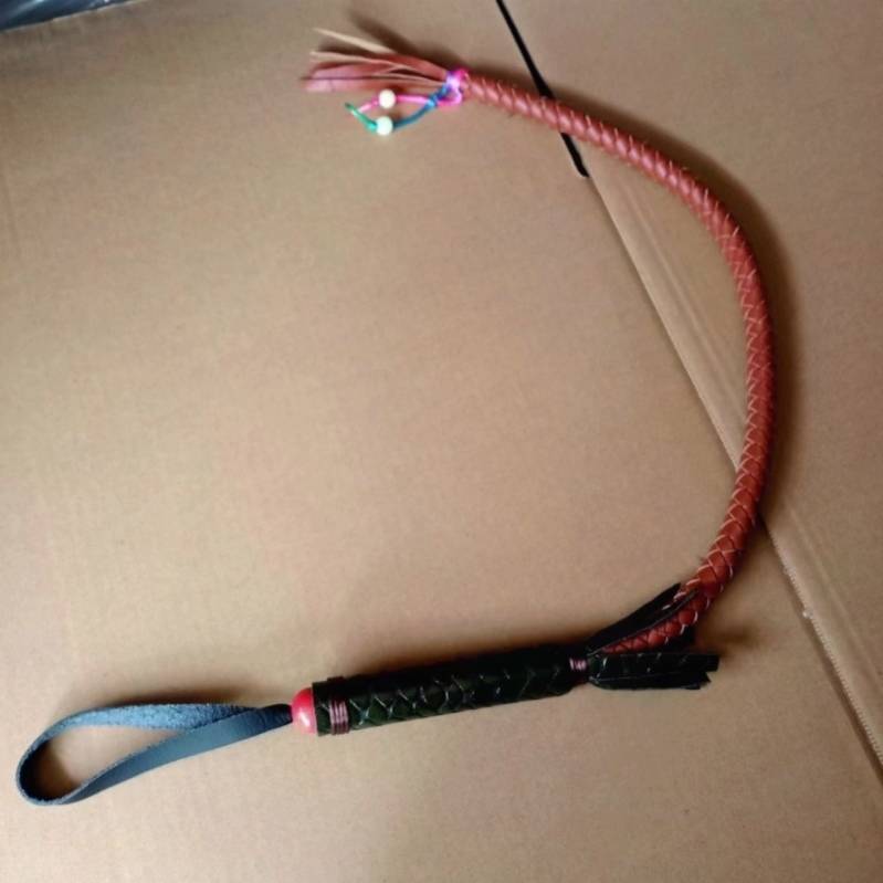 65CM MAGNETIC HORSE WHIP 6 BROWN-D70