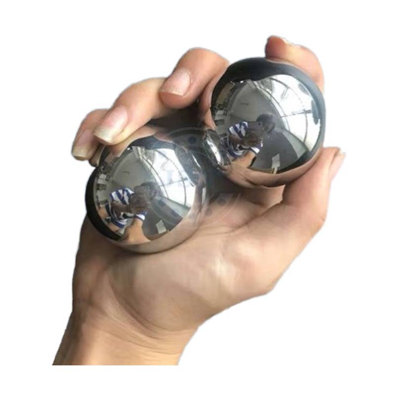 A pair of iron ball palm balls give the elderly gifts, fitness solid steel ball massage universal men and women handball holding tradition