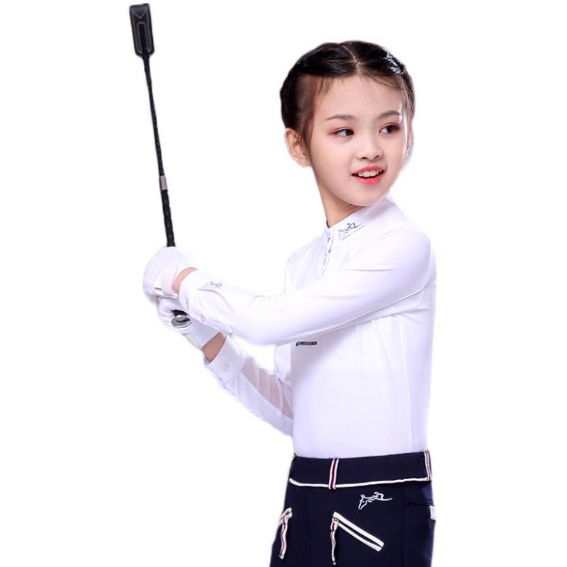Punctuation of male and female children on horse whips to train boys in professional training in lashes and lashes equipment