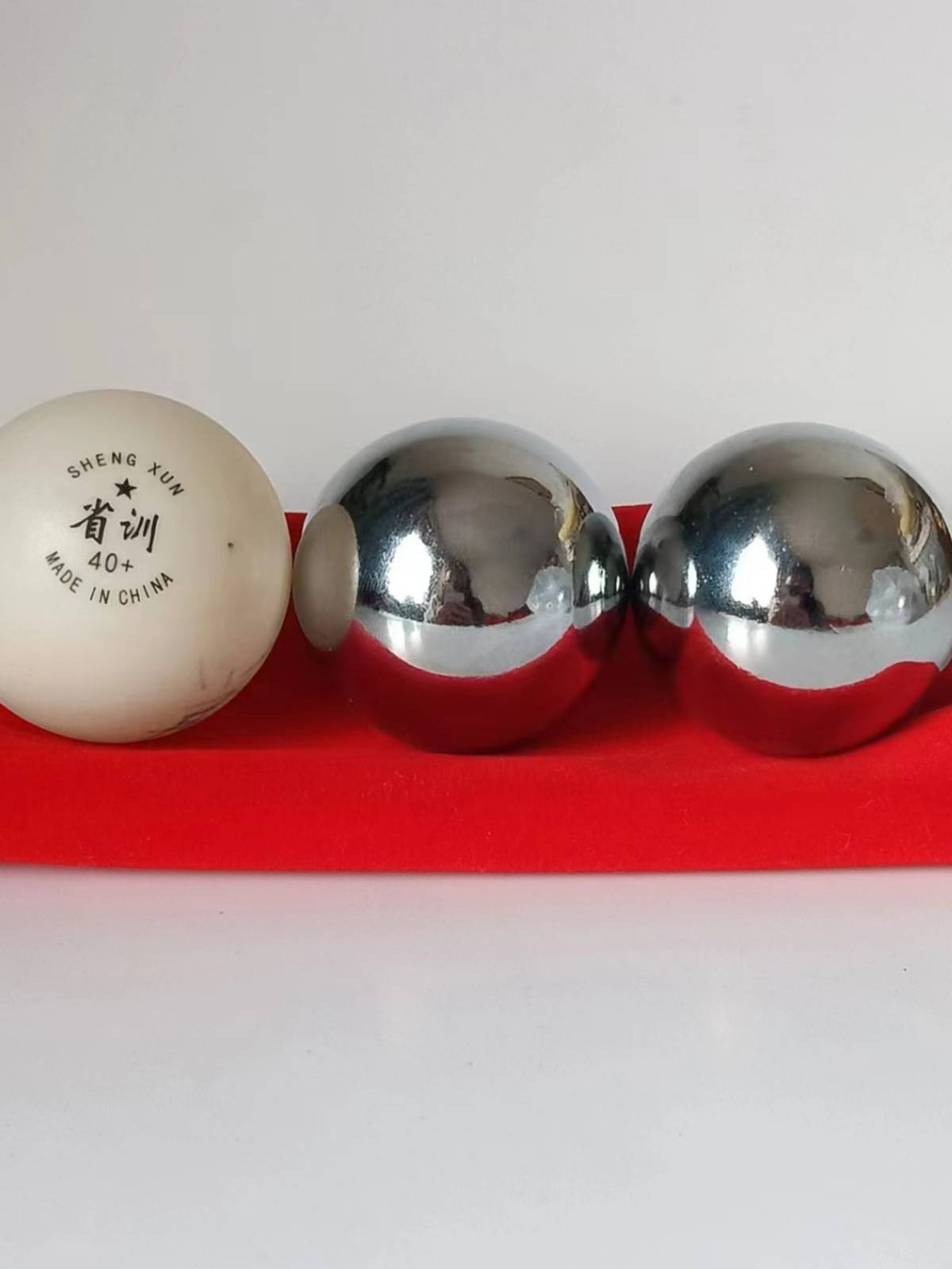 304 stainless steel hollow bell ringing Baozing iron ball fitness ball in the middle and elderly health ball handball holding the rehabilitation massage