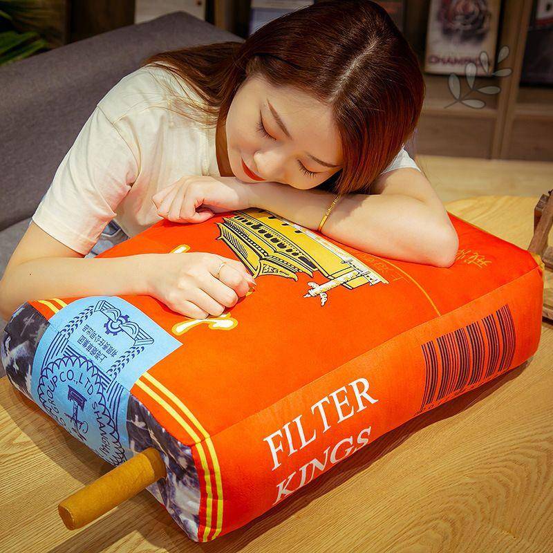 The live broadcast room attracts the eyeliner prop. China Pillow Caigen Huazi office nap pillow interactive artifact stays for people