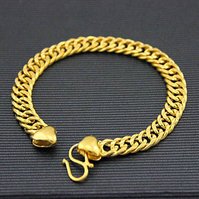 The Vietnamese man with the sand-gold bracelets is a long-standing, colored watch chain with the gold lashes