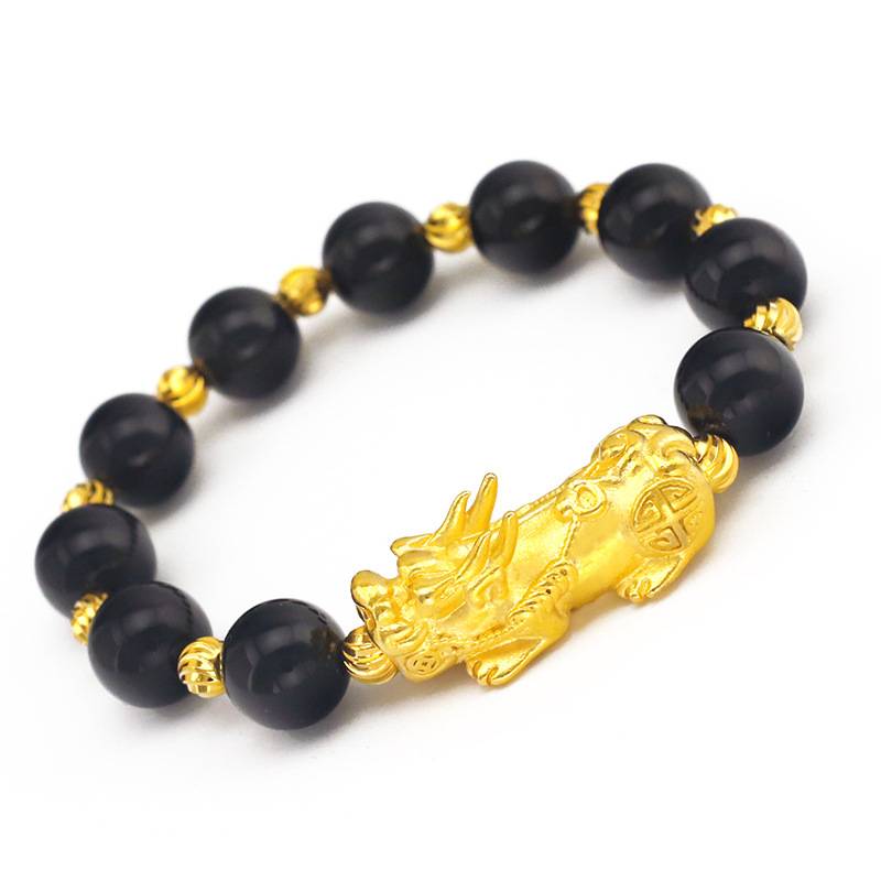 The Vietnamese man with the sand-gold bracelets is a long-standing, colored watch chain with the gold lashes