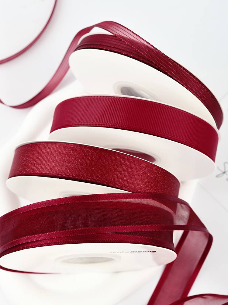 wine and red ribbons and dialysed ribbons for marriage