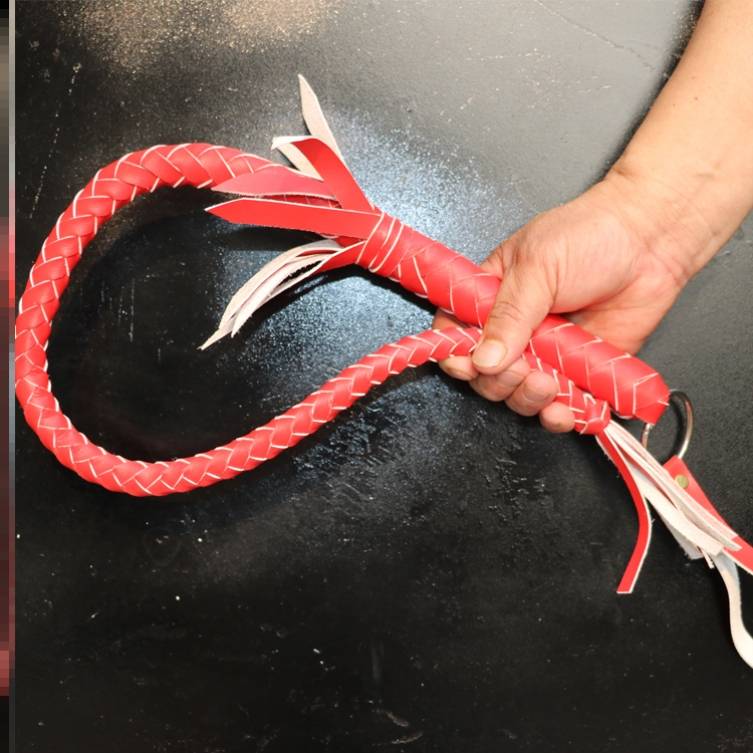 80 centimeters of red, pure cow-skin whips