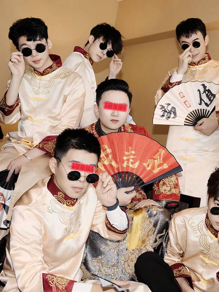 Family grooms sunglasses pick up Chinese round lenses Black funny creative camera props
