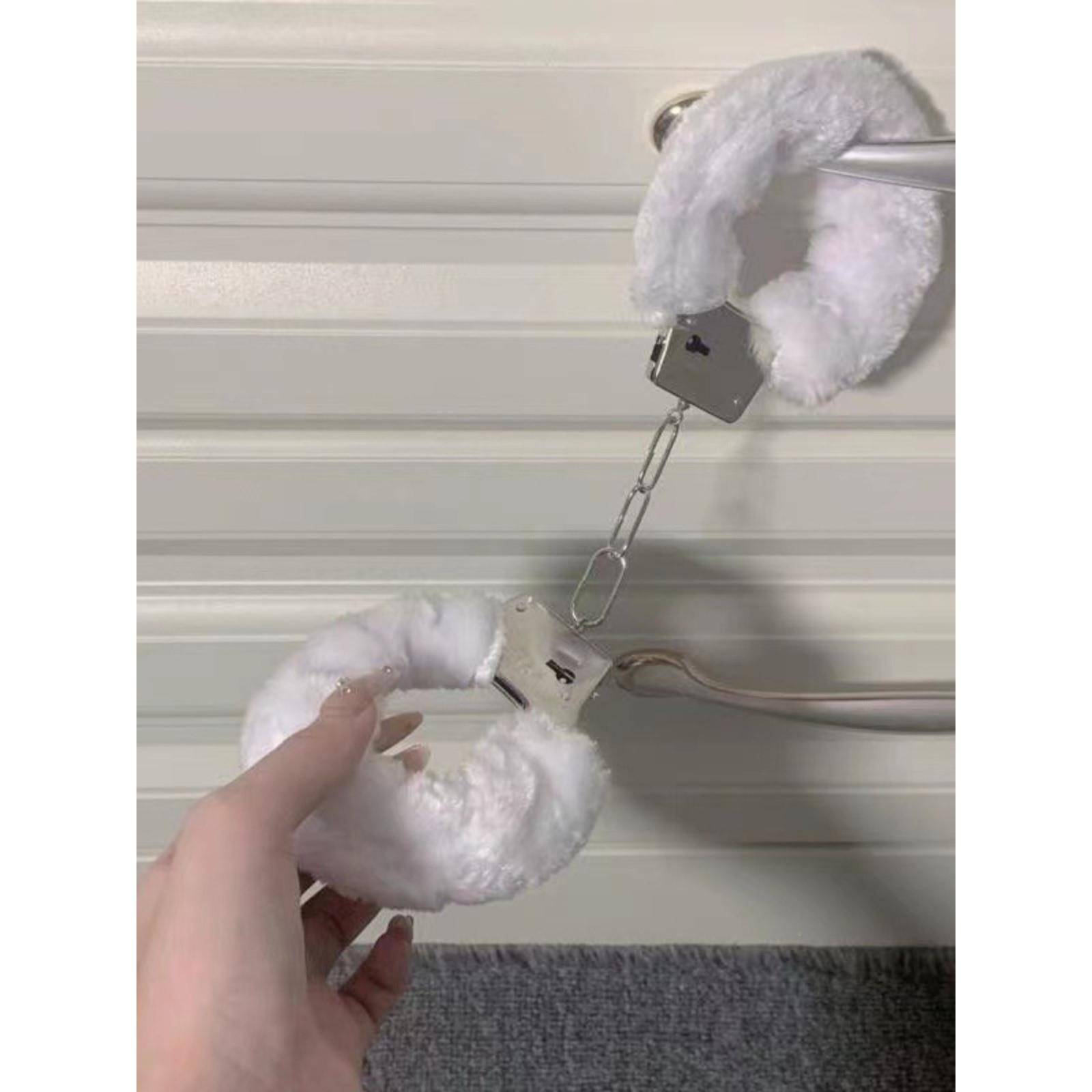 Toy handcuffs increase the hand -to -hand torture hand torture men's key torture pink suction cupcuffs female magic