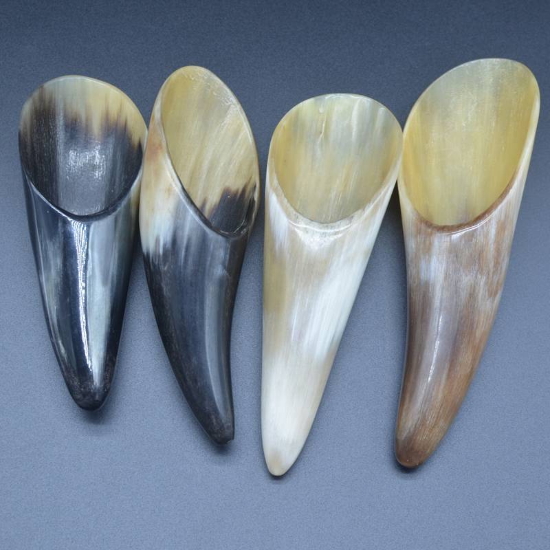 Horn corner scratching tube natural real real real cattle horns massage scraping plate face face face beauty whole body universal gluten stick
