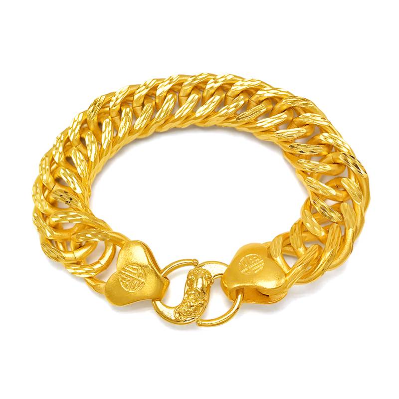 The Vietnamese Zakin Fu Man's hand-chain is too heavy to lose a tan and a sissy