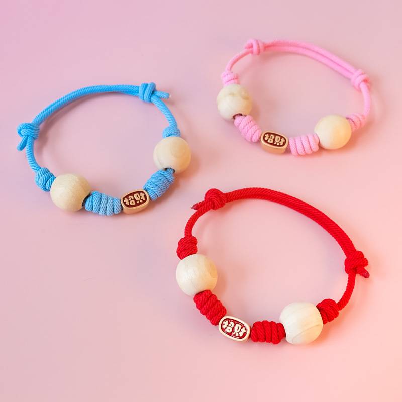 The fragrance cat-deworming collars, the flea-proof dog collars, can be adjusted for the year-round