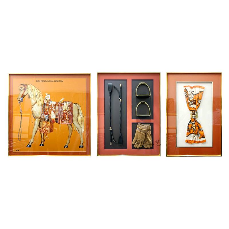 A LUXURIOUS LASHES COMBINATION OF ORANGE DECORATIVES AND A BACKGROUND WALL FOR THE LIVING ROOM IN THE M HOUSE OF THE MODEL ROOM