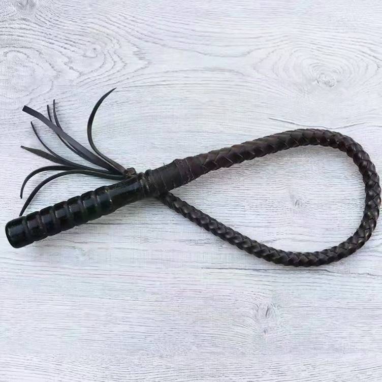 BLACK 1 METRE LASHES LEATHER HANDLE - E60
