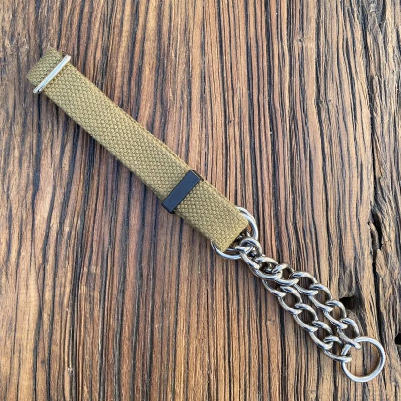 a dog's collar, half-p-chain dog chain, and a nylon nylon can make a dog's collar